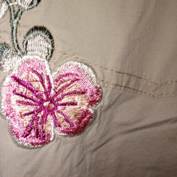 Women's Capri  Pants - Picture 2 of 4